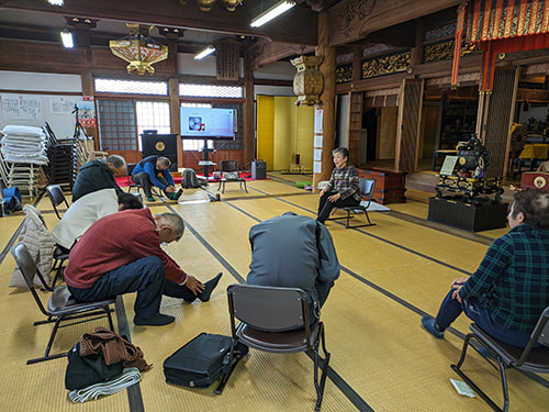 正光寺のお寺ヨガ